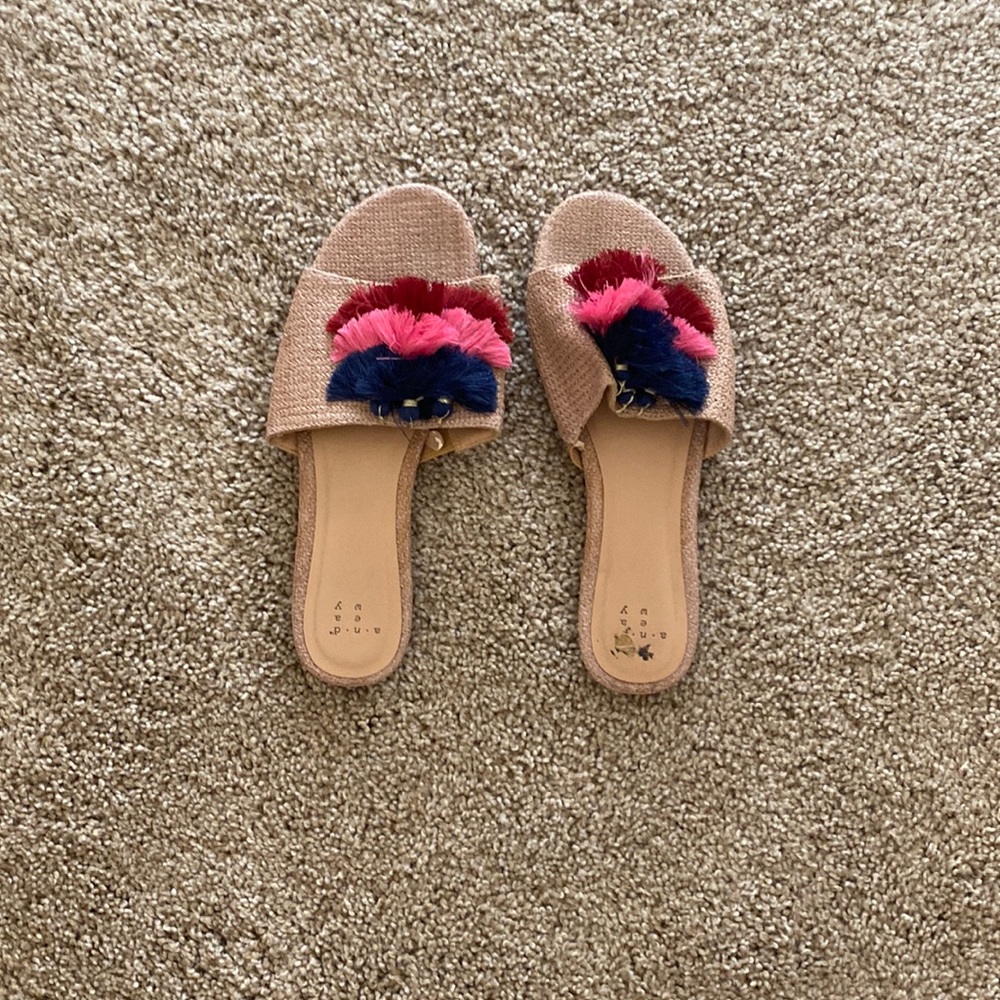 Sandals with tassels. Side 8 1/2